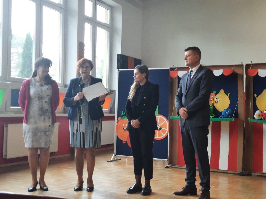 Uroczystość wręczenia Akcesu Przynależności do Skierniewickiej Regionalnej Sieci Przedszkoli i Szkół Promujących Zdrowie dla społeczności Przedszkola w Bełchowie